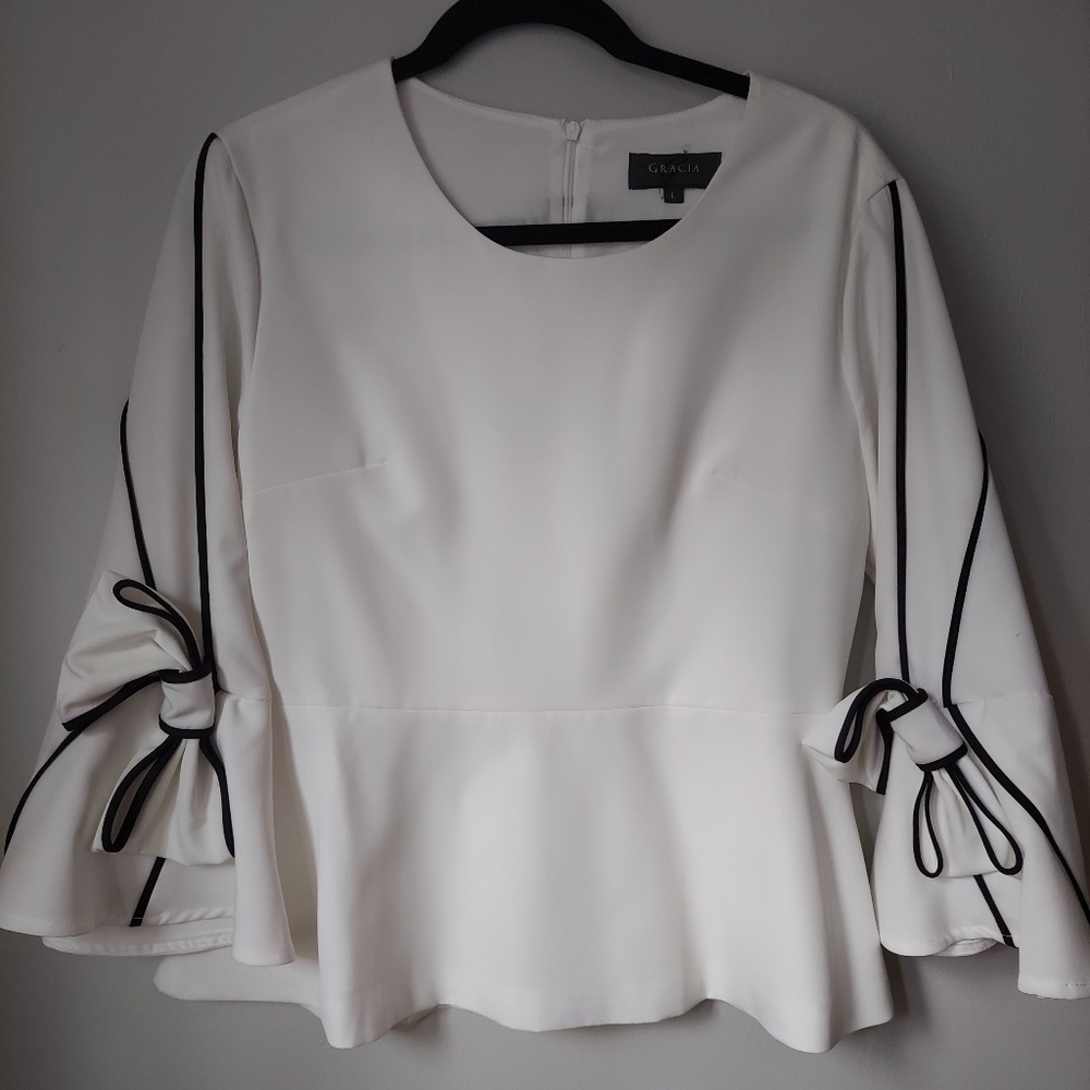 Gracia Size L White Blouse with Bell Sleeves